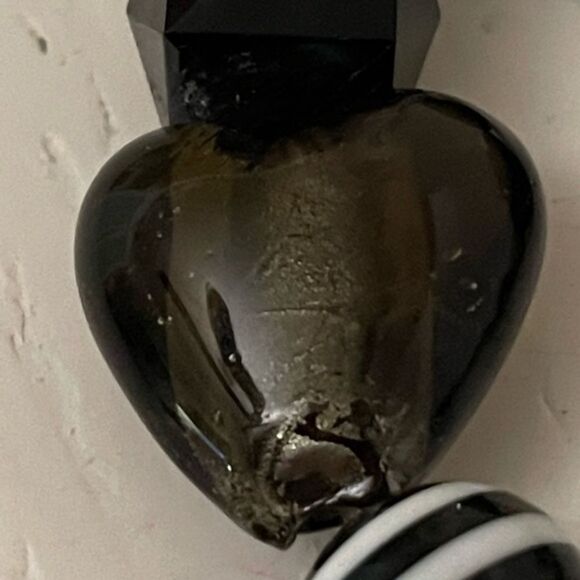 8” Silver tone beaded stretch bracelet w/quartz like, glass, and acrylic beads - Picture 4 of 11